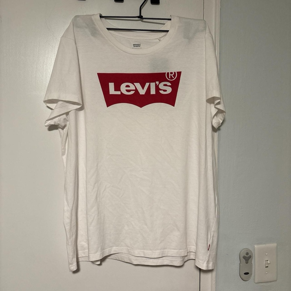 Levi's Classic White Tee